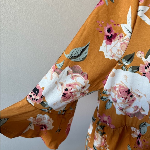 Floral V-Neck Blouse - Picture 4 of 4